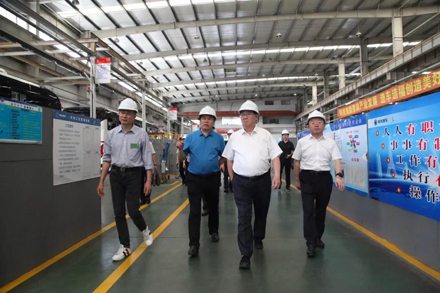 2021年6月7日山東省菏澤市人大常委會主任、黨組書記尹玉明、菏澤市政府副市長曹升靈等一行蒞臨上海申龍考察調研