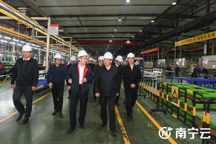 2021年12月20日自治區黨委常委、南寧市委書記徐海榮、代市長廖立勇一行到廣西申龍調研接待工作